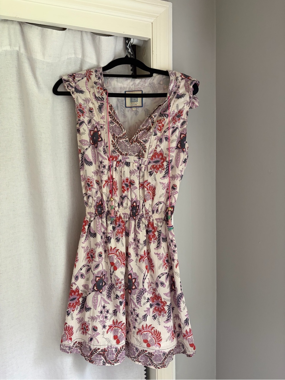 Sleeveless Floral V-Neck Summer Dress in Cream and Purple